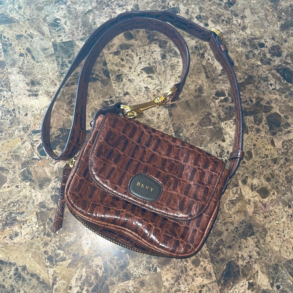 ✨DKNY Crossbody ❤️